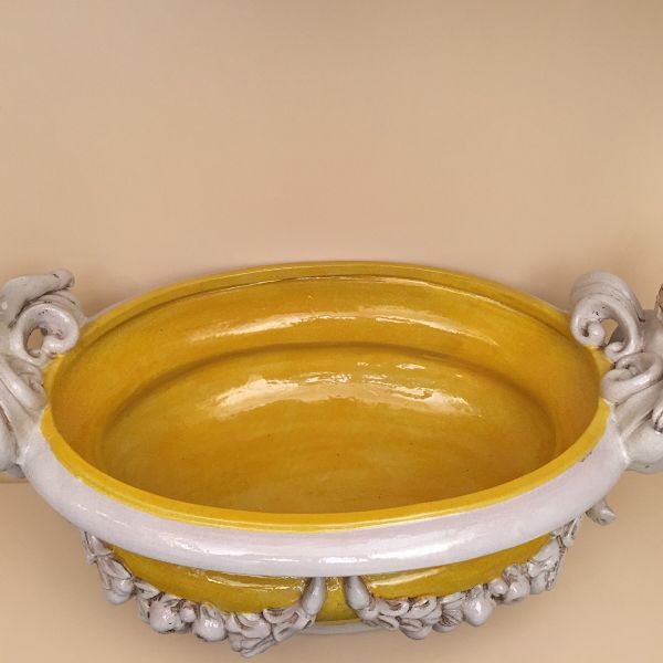 LARGE OVAL FLOWER HOLDER WITH CHERUBS AND FESTOONS IN YELLOW AND WHITE, CM.90LX46H